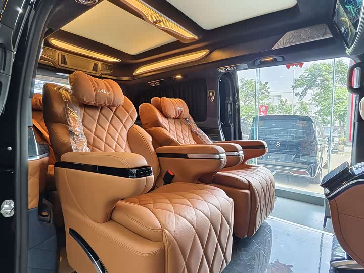 Фото 13 - Mercedes-Benz V-Class