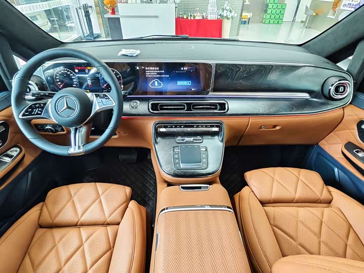 Фото 14 - Mercedes-Benz V-Class