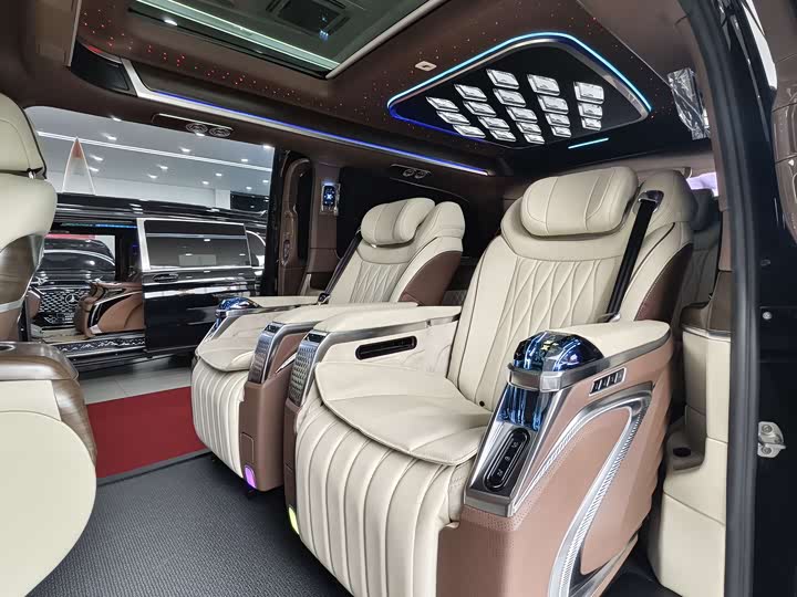 Фото 16 - Mercedes-Benz V-Class