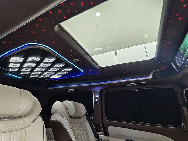 Фото 17 - Mercedes-Benz V-Class