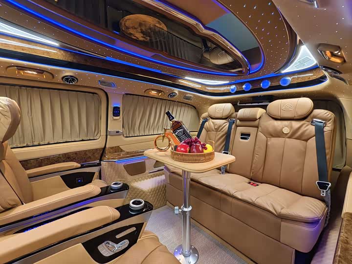 Фото 7 - Mercedes-Benz V-Class