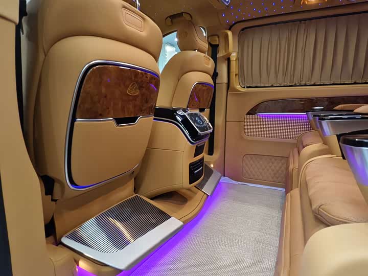 Фото 8 - Mercedes-Benz V-Class