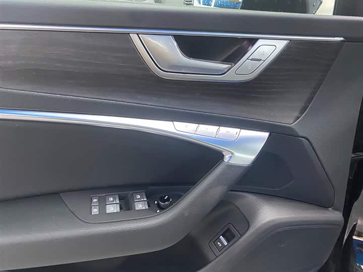 Фото 6 - Audi A6L