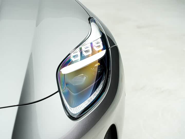 Фото 8 - Aston Martin DB12