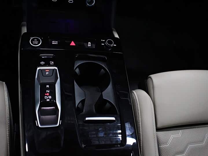 Фото 8 - Audi Q6L e-tron