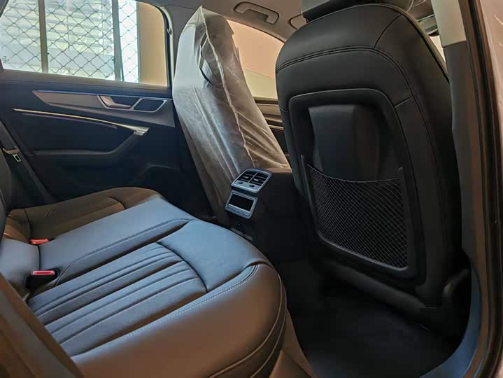 Фото 6 - Audi A6