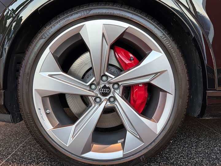 Фото 7 - Audi SQ7