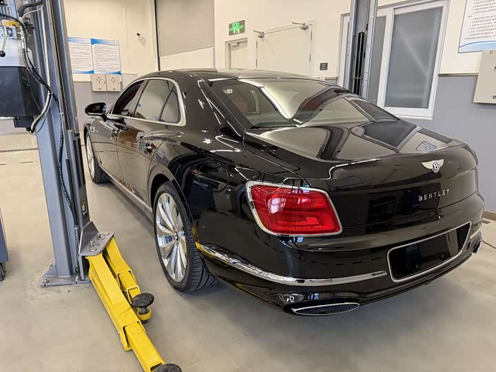 Фото 7 - Bentley Flying Spur Hybrid