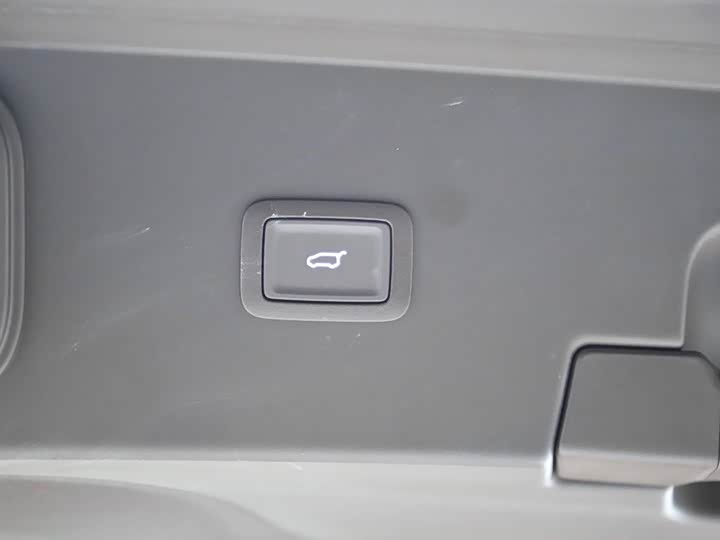 Фото 12 - Bestune M9