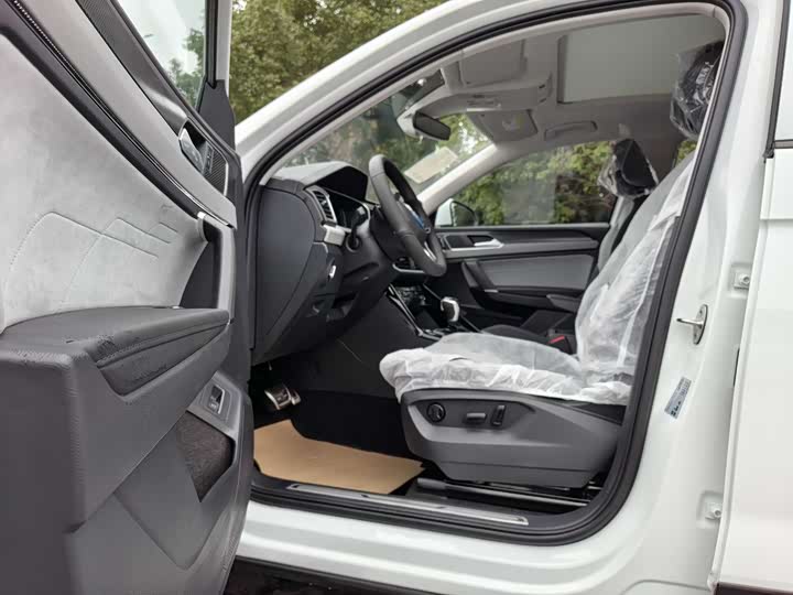 Фото 5 - Volkswagen Tayron X