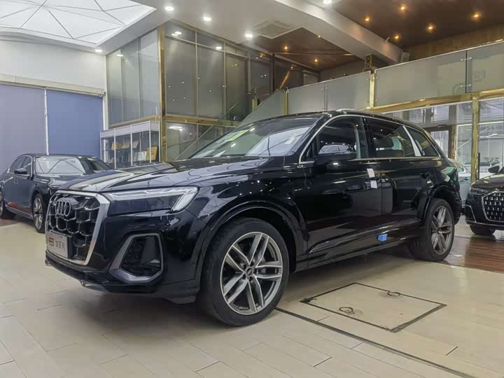 Фото 1 - Audi Q7