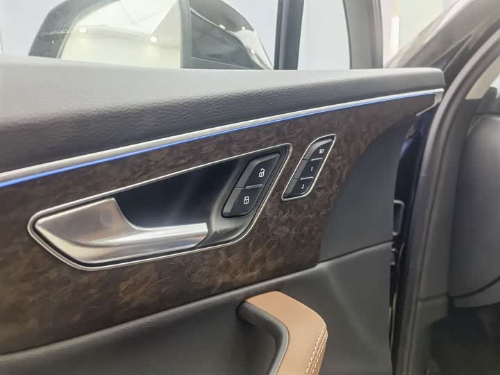 Фото 5 - Audi Q7