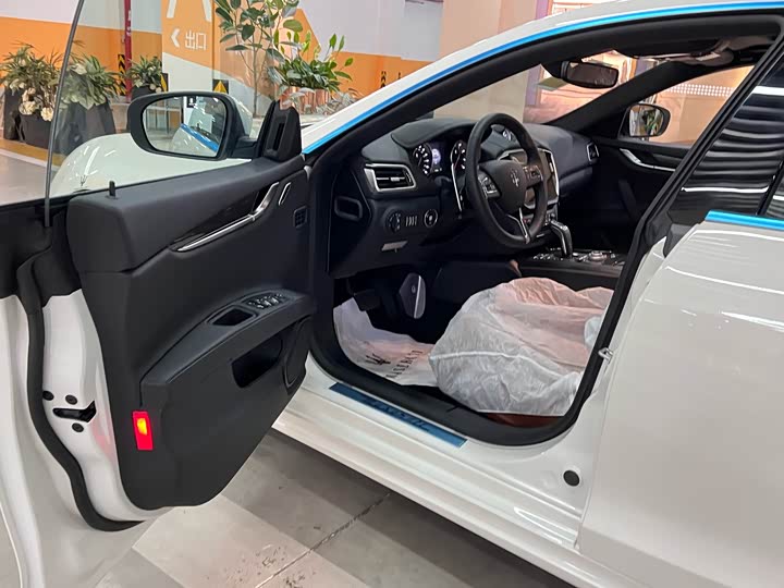 Фото 7 - Maserati Ghibli