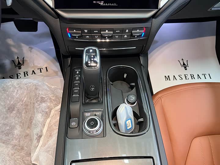 Фото 8 - Maserati Ghibli