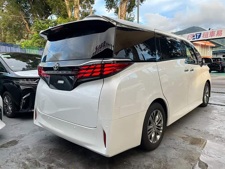 Фото 8 - Toyota Alphard
