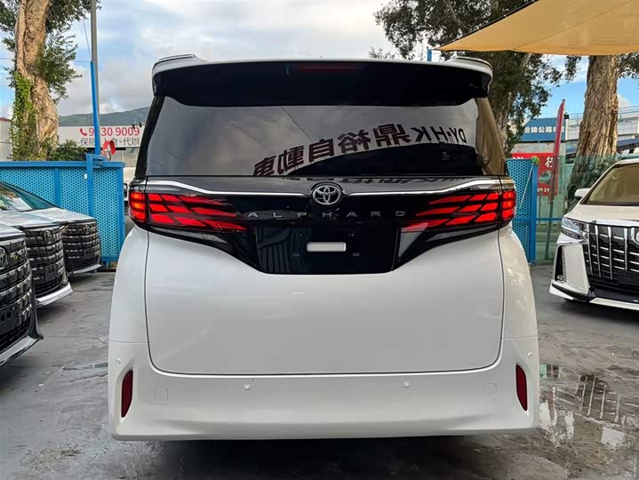 Фото 9 - Toyota Alphard
