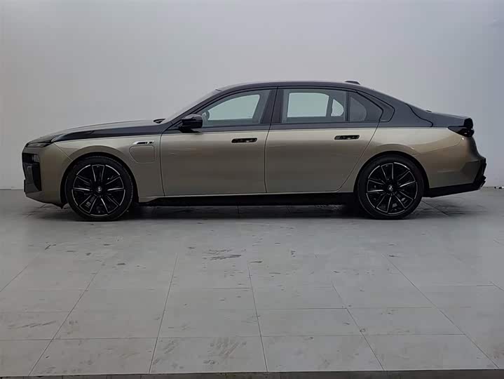 Фото 3 - BMW 7 Series Hybrid