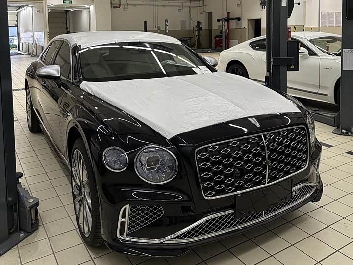 Фото 3 - Bentley Flying Spur Hybrid