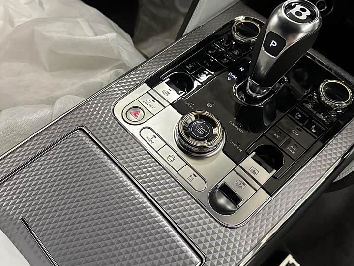 Фото 5 - Bentley Flying Spur Hybrid