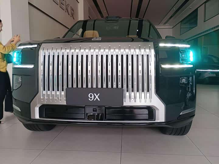 Фото 2 - Zeekr 9X