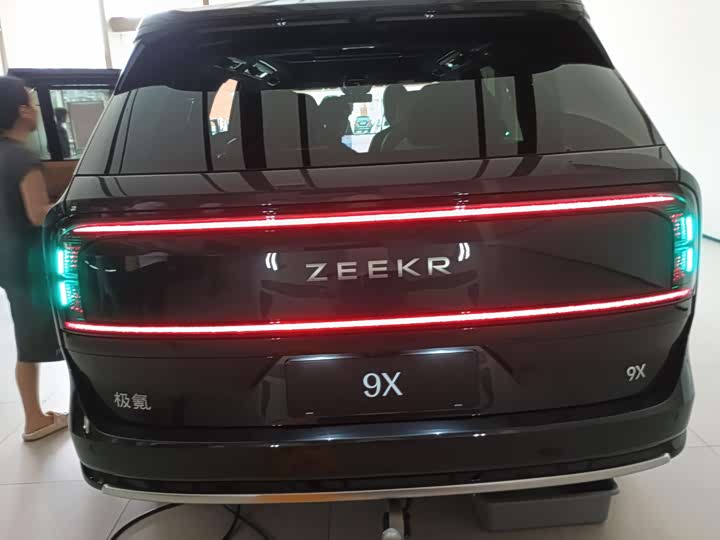 Фото 4 - Zeekr 9X