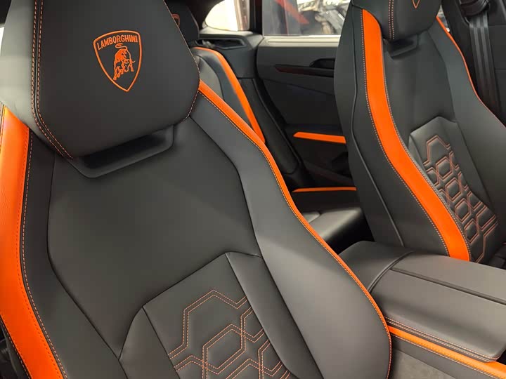 Фото 10 - Lamborghini Urus SE