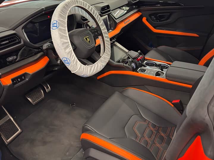 Фото 2 - Lamborghini Urus SE