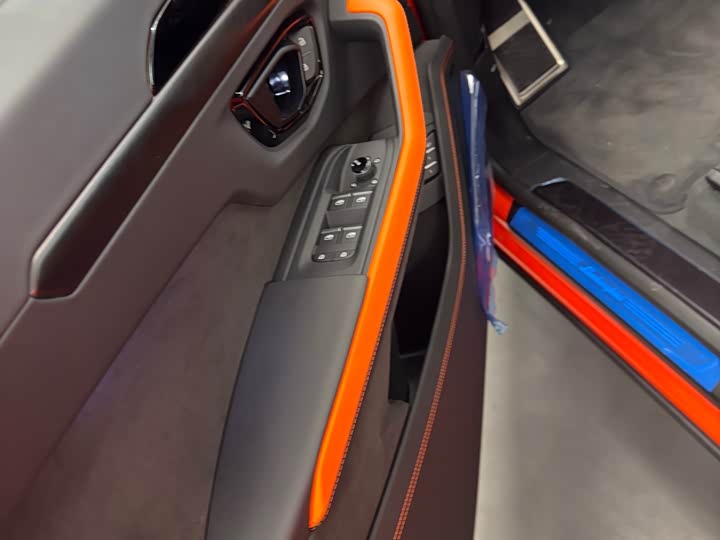 Фото 3 - Lamborghini Urus SE