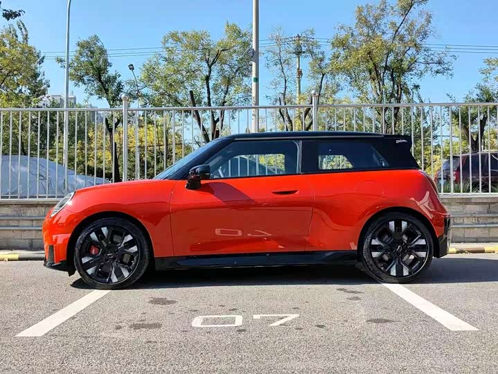 Фото 3 - Mini Cooper JCW