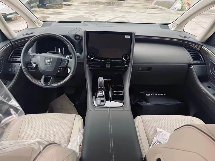 Photo 2 - Toyota Vellfire