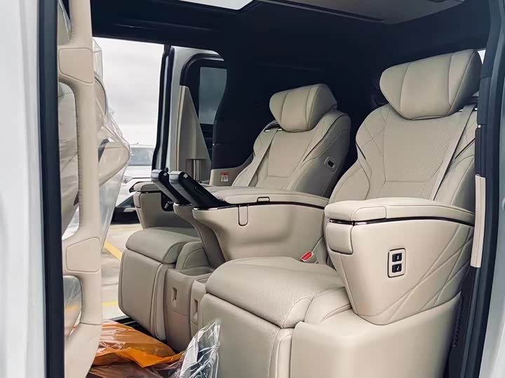 Photo 4 - Toyota Vellfire