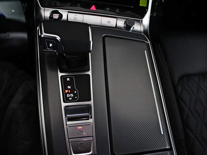 Фото 8 - Audi A6L