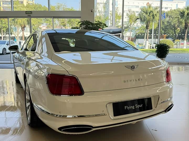 Фото 5 - Bentley Flying Spur Hybrid