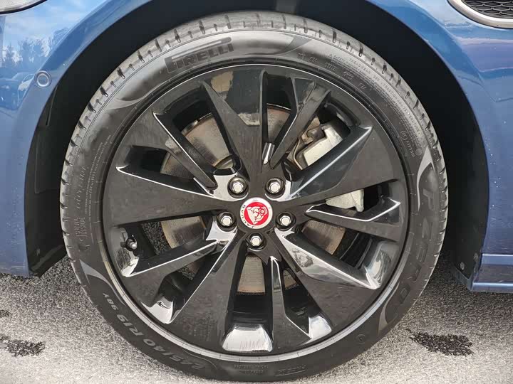 Photo 9 - Jaguar XF L