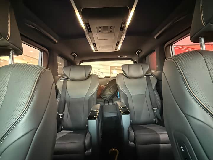 Фото 7 - Toyota Alphard