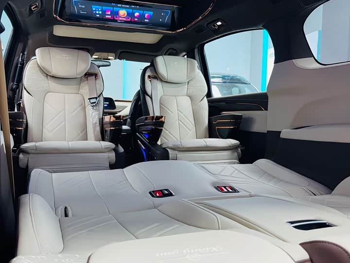 Фото 8 - Buick GL8 Hybrid