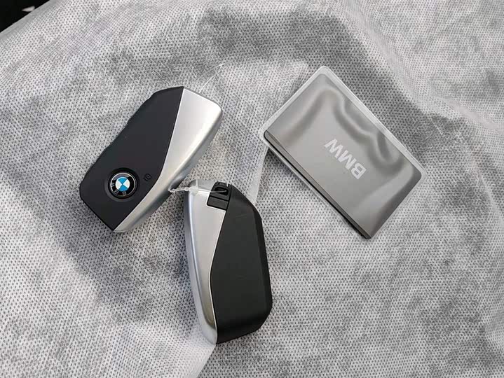 Фото 14 - BMW iX