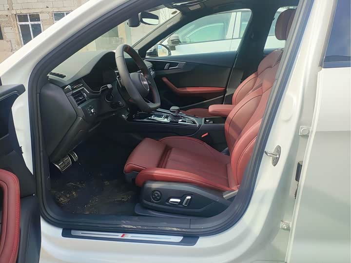 Фото 3 - Audi A4L