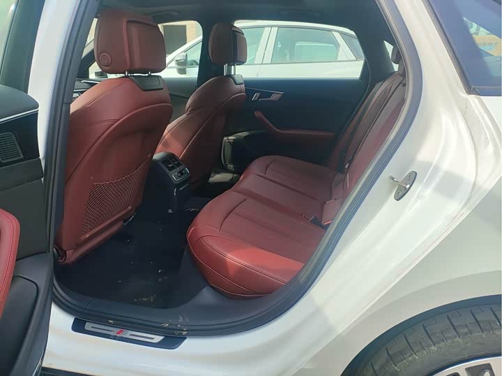 Фото 4 - Audi A4L