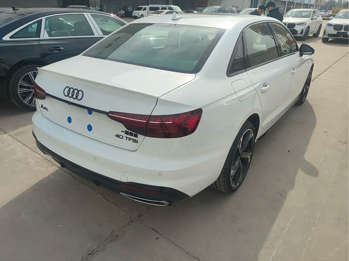 Фото 9 - Audi A4L