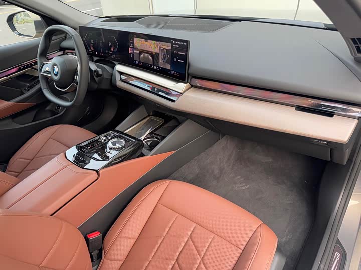 Фото 15 - BMW 5 Series