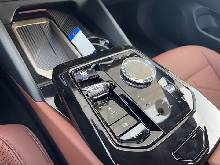 Фото 17 - BMW 5 Series