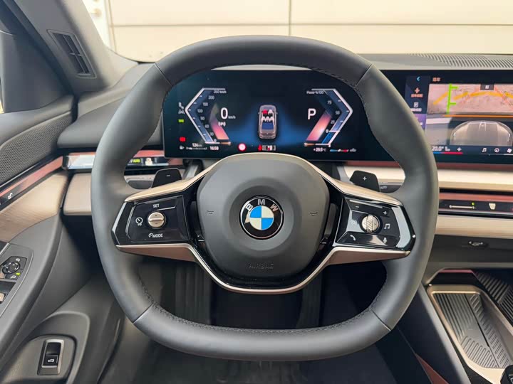 Фото 19 - BMW 5 Series