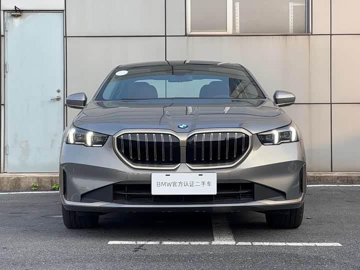 Фото 2 - BMW 5 Series