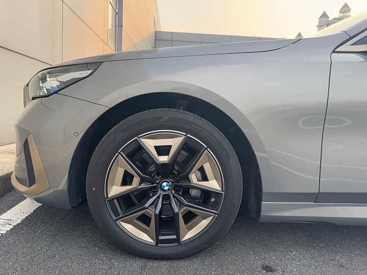 Фото 8 - BMW 5 Series