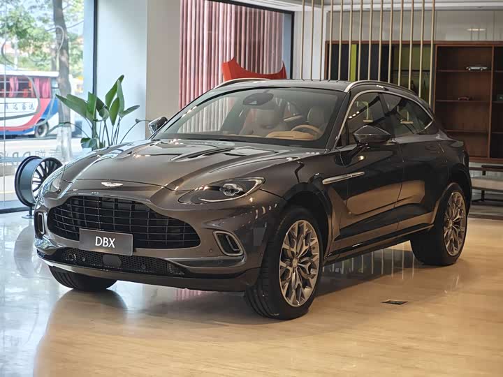Фото 1 - Aston Martin DBX