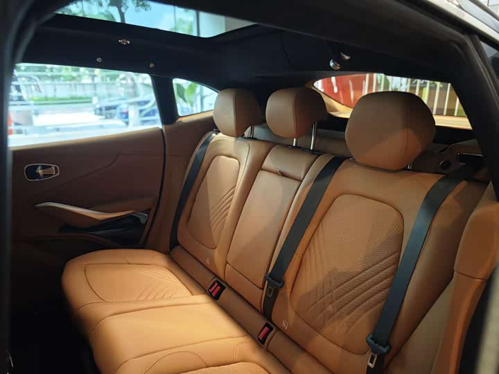 Фото 12 - Aston Martin DBX