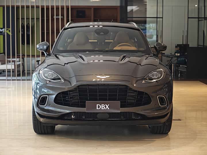 Фото 2 - Aston Martin DBX