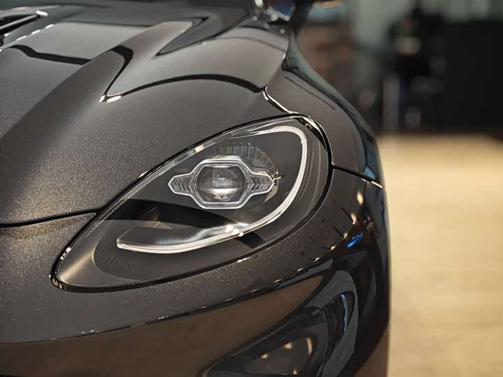 Фото 4 - Aston Martin DBX