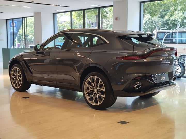 Фото 6 - Aston Martin DBX